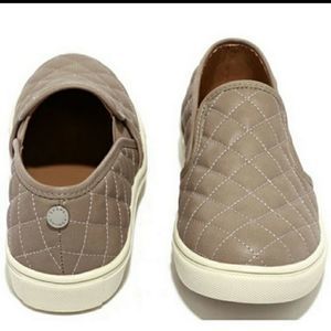 Steve Madden Quilted Slip-On‎ Shoes Sneakers 10
